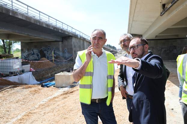 FOTO Pogledajte radove na Sarajevskoj. Bit će gotova do kraja godine. Stiže i tramvaj