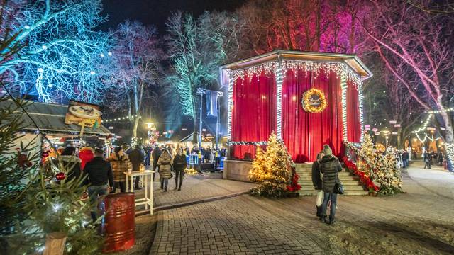 Advent u Karlovcu: Uz Vesnu Pisarović večeras započinju Blagdani na promenadi