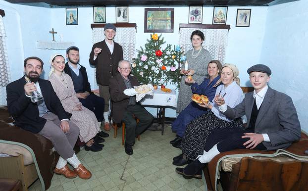 Tradicionalno ukrašavanje jelke u slunjskom kraju