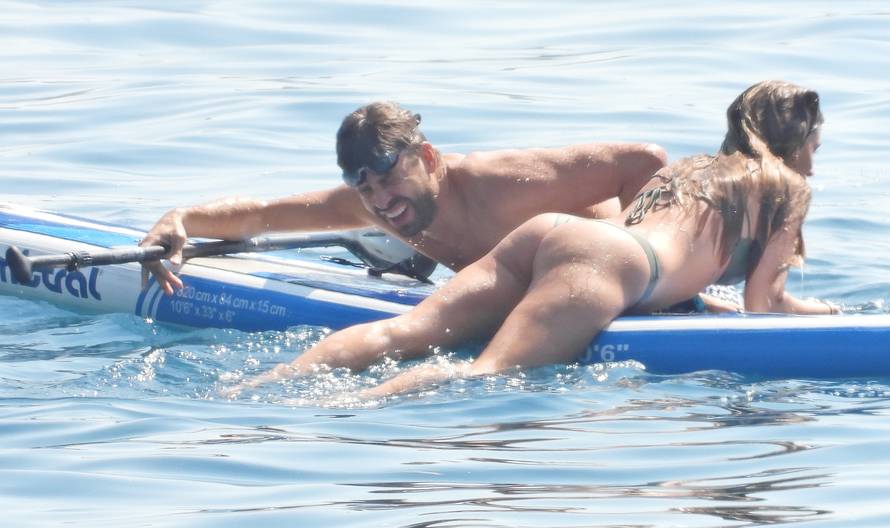 Gerard Pique s novom curom uživao na jahti kod Lopuda, kupali se i veslali na dasci