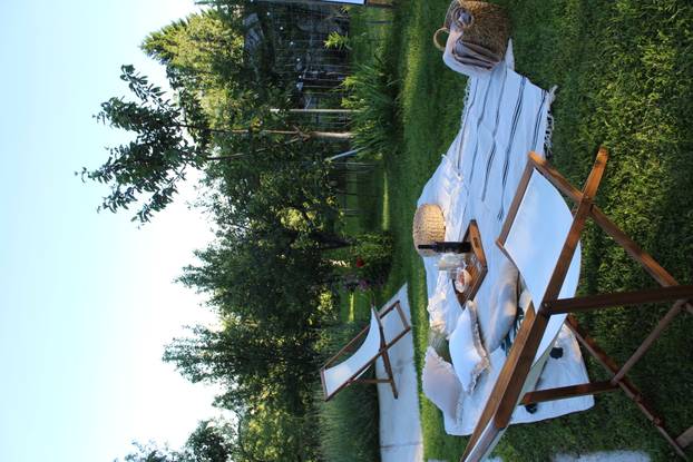 FOTO Ova kuća blizu Zagreba pravi je raj - filmove možete gledati iz bačve za kupanje!