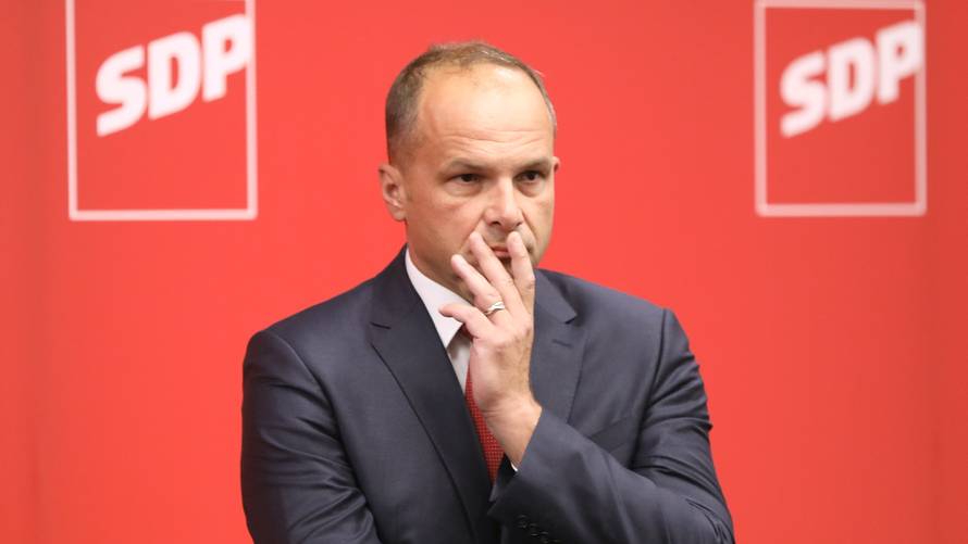 Zagreb: Peđa Grbin i Siniša Hajdaš Dončić o malverzacijama u Ini