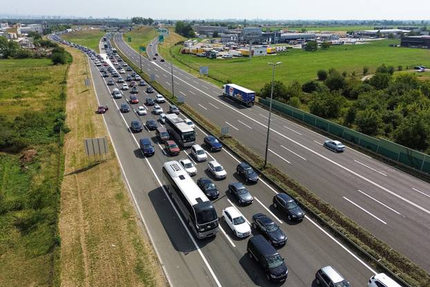 Zagreb: Snimke iz zraka kilometarskih kolona na A1