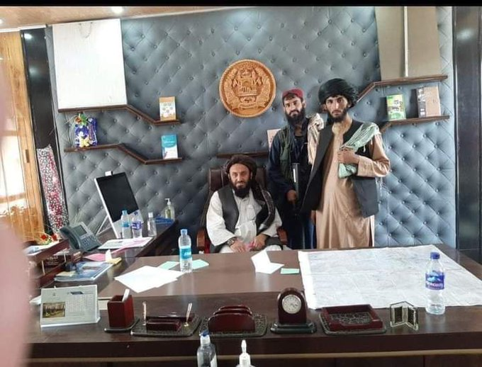 UŽIVO: Predsjednik Afganistana oglasio se nakon bijega, cure i fotografije talibana u palači