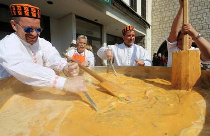 U Šibeniku poslužili fritaju od 5000 jaja  i čak 40 kg pancete