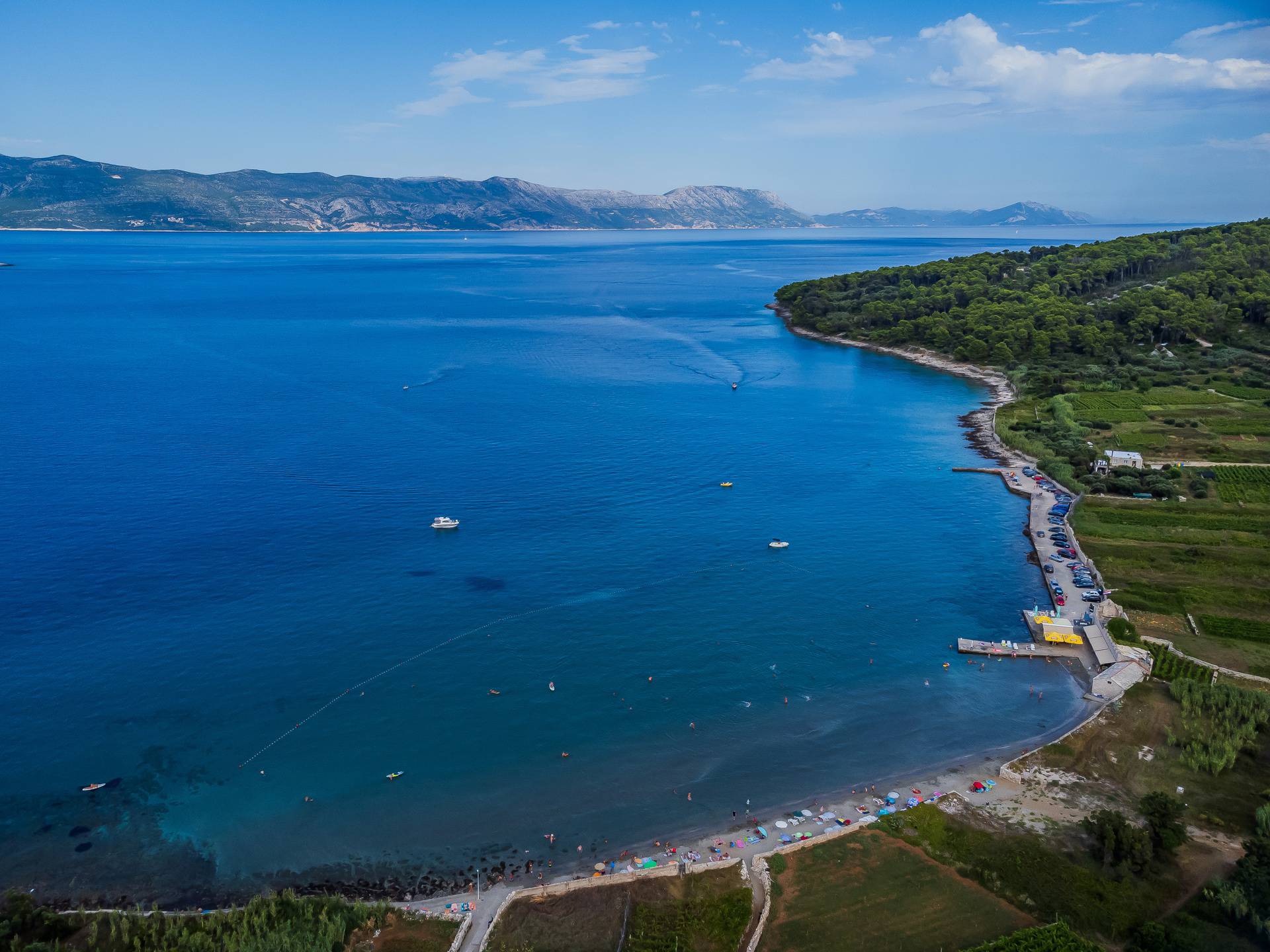 Na plaži Bilin Žal kod Lumbarde svatko može pronaći svoj komadić raja