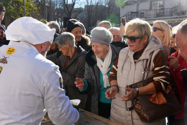 Pula: Građanima podijeljeno 350 porcija njoka s divljači 