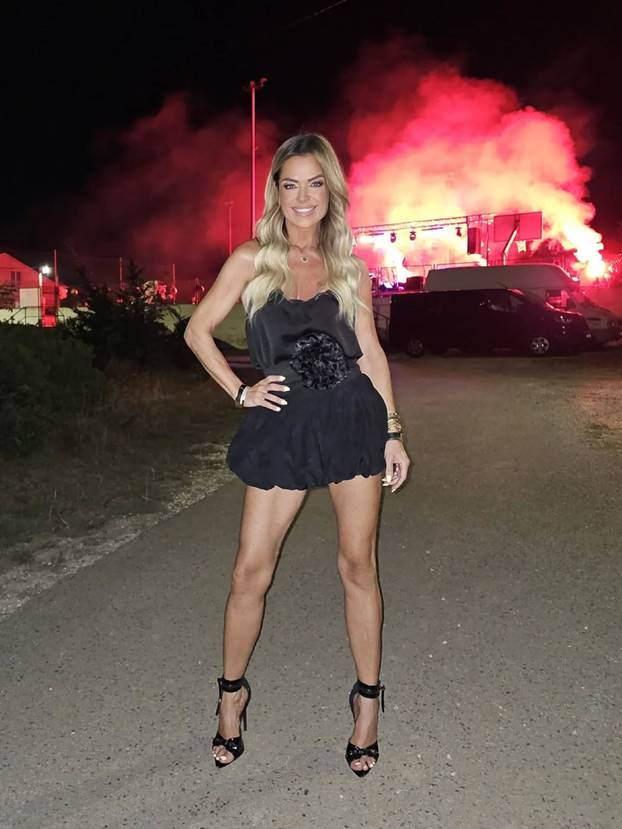 FOTO Minea ima dvije profesije, a ljubav krije kao zmija noge