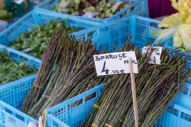 Pula: Cijene šparoga na gradskoj tržnici