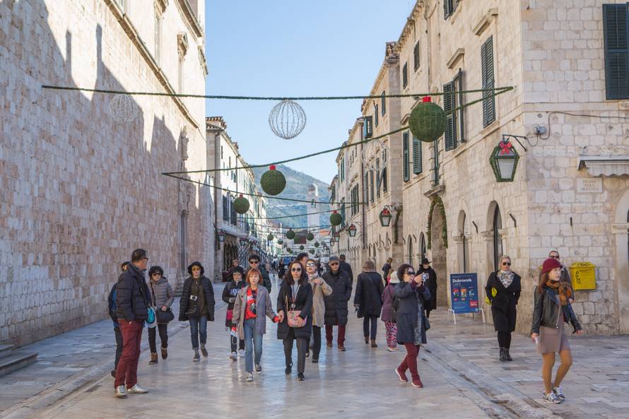 Bilo kuda, Advent svuda: Evo kako izgledaju hrvatski gradovi