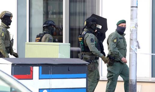 FOTO Opsadno stanje u Novom Zagrebu. Blokirali ulice dok su tražili napadača nakon pucnjave