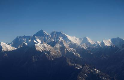 Dvoje planinara poginulo u lavinama na tibetskoj Shishapangmi, dvoje nestalih