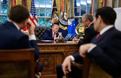 Halo, Vlado? Trump je odmah nakon sastanka sa Zelenskim nazvao Putina. Objavili i fotku
