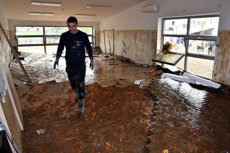 Čačinci: Poplavljen novi vrtić i objekti sportskog centra, gotovo sve stvari uništene