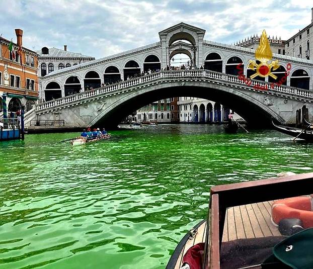 Venice's waters turn green due to an unknown substance near the Rialto Bridge