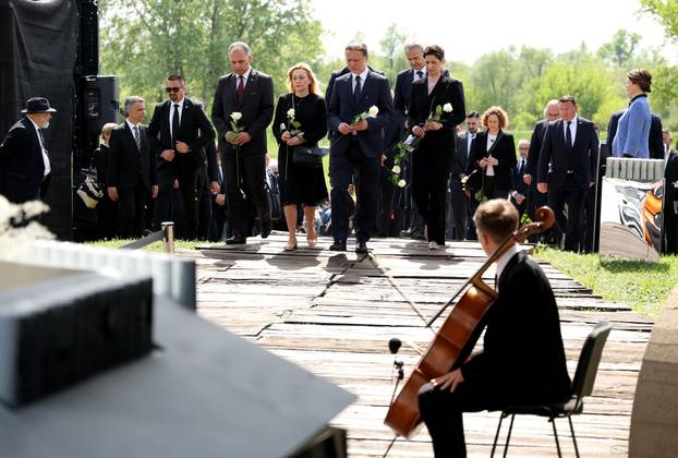 Državni vrh odao počast žrtvama logora u Jasenovcu