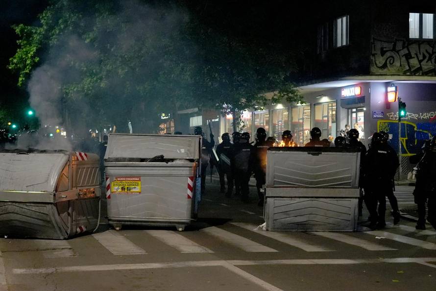 Neredi u Beogradu, sukobili se prosvjednici i policija