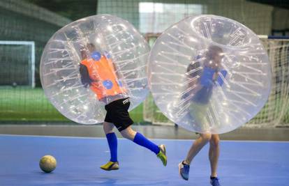 Bubble football - novi sport postao je hit!