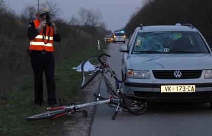 Autom udario biciklistice, jedna je odmah poginula