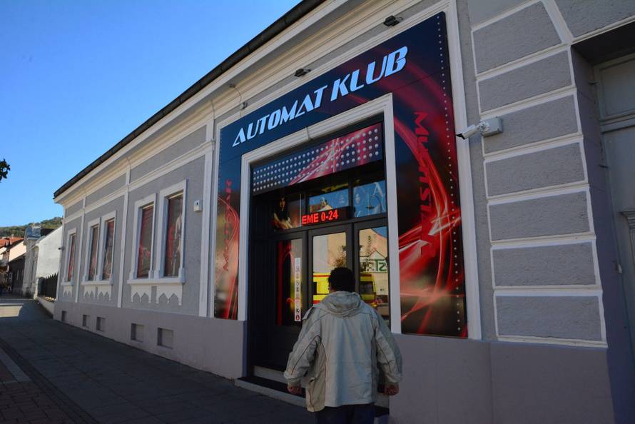 Policajac pijan divljao u kasinu, radnice se od straha sakrile...