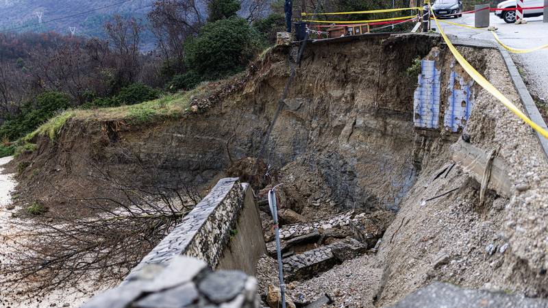 FOTO Obilna kiša uzrokovala je klizišta u Mostaru, brojne kuće poplavljene: Prijeti im još kiše