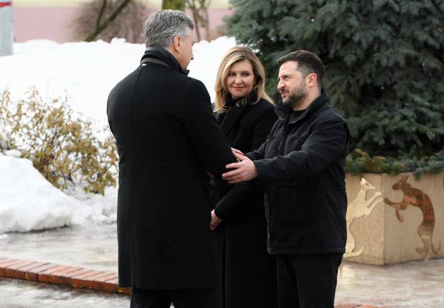 FOTO Plenković zapalio svijeću na obljetnici rata u Ukrajini