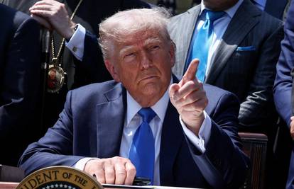 Trump najavio sankcije bilo kome tko kupi naftu od Irana