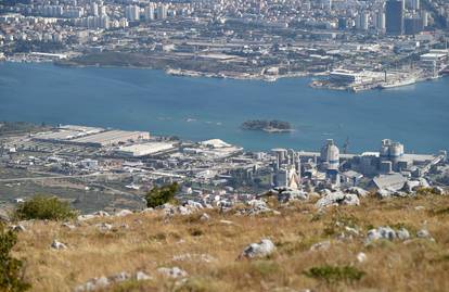 Panoramski pogled na Kaštelanski zaljev