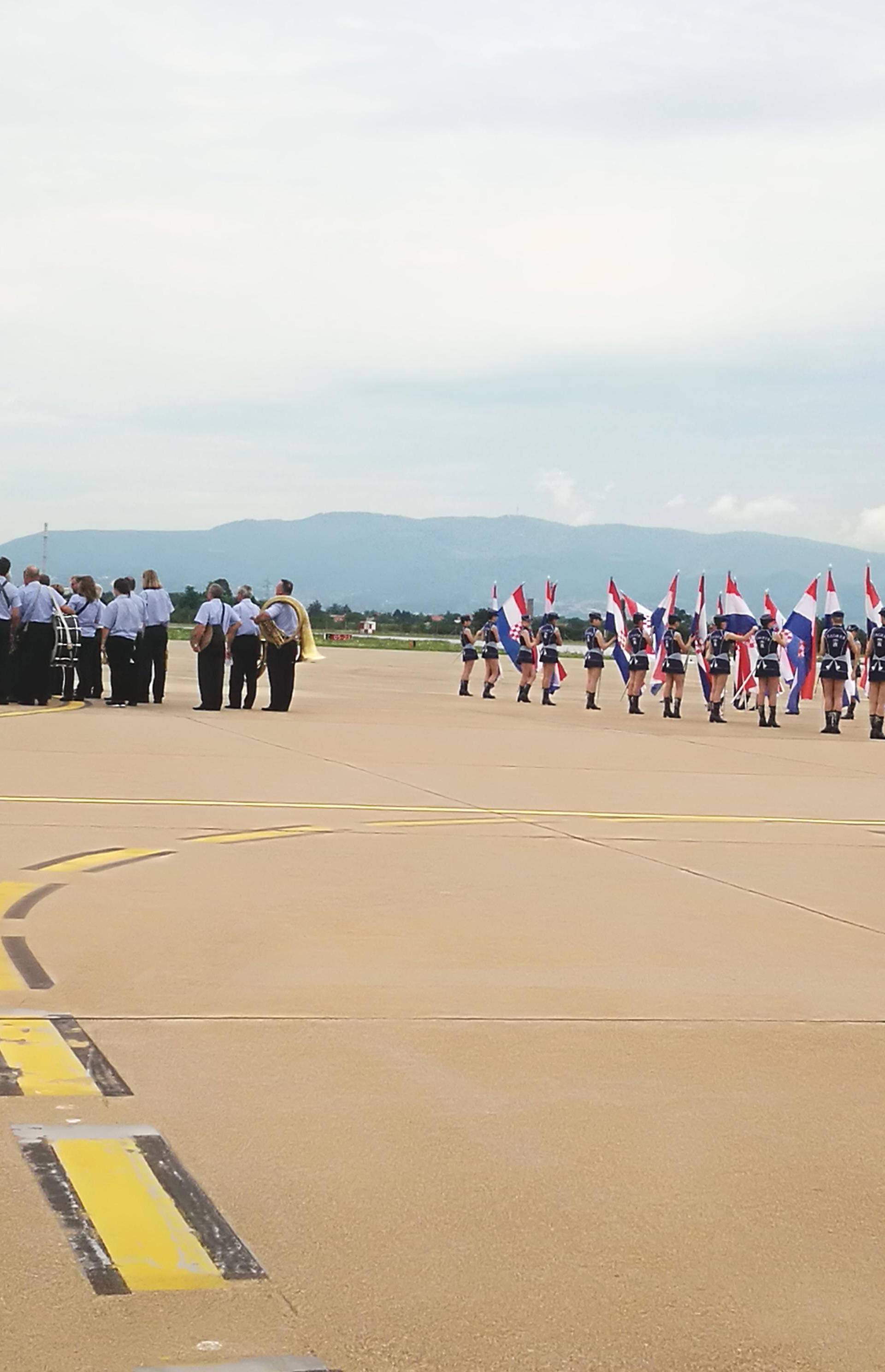 Avion s Vatrenima presrest će MiG-ovi i dopratiti do Zagreba