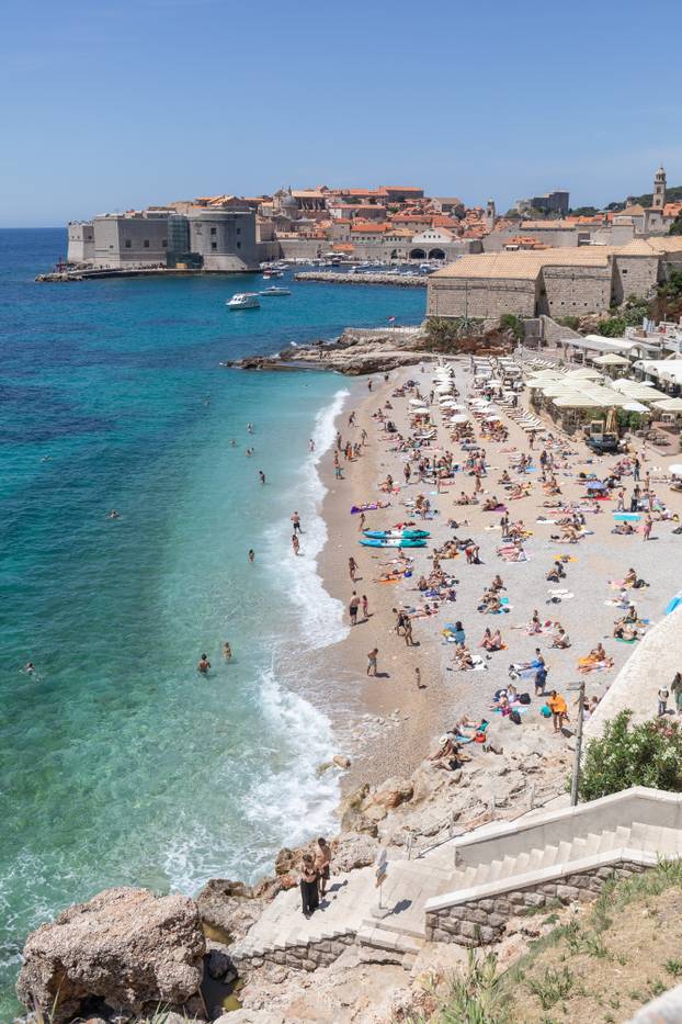 Pravo ljeto na plaži Banje u Dubrovniku