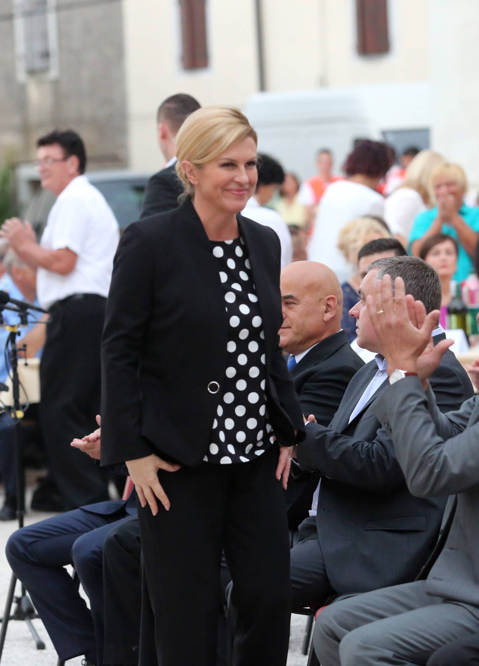 Predsjednica Kolinda Grabar KitaroviÄ na sveÄanoj sjednici opÄine ViÅ¡njan