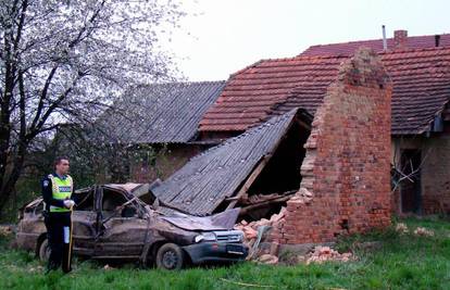 Automobil sletio s ceste, poginuli vozač i suputnik