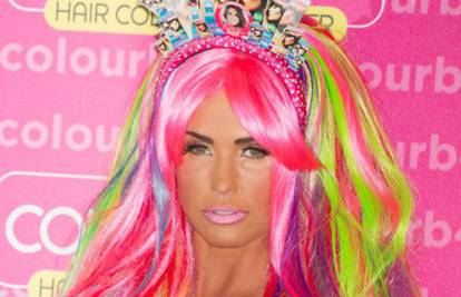 Katie Price rodila je svoje peto dijete dva tjedna prije termina