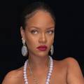 Rihanna pozirala bez grudnjaka
