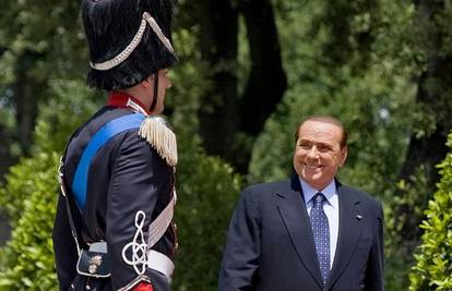 Doktor Silvija Berlusconija: Ima nagon k'o da mu je 20!