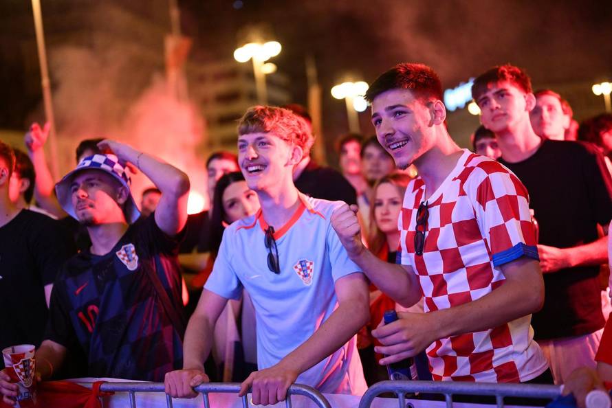 Zagreb: Zajedničko gledanj utakmice na trgu Bana Jelačića 