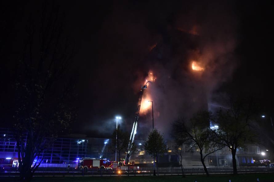 Zagreb: Pozar u Vjesnikovom neboderu