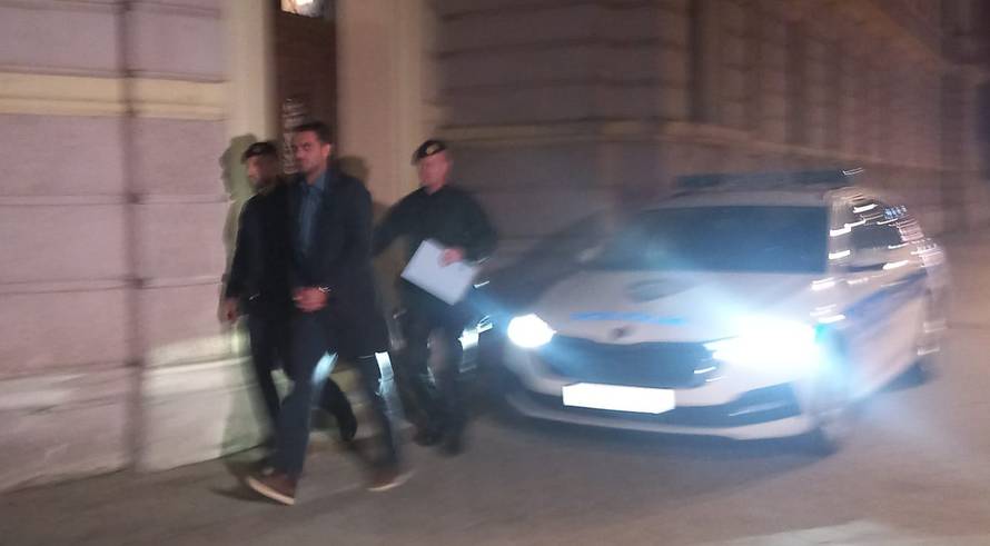 HDZ-ovca prijavljenog za nasilje u obitelji vratili na posao: Sad pije kave na Trgu u Požegi...