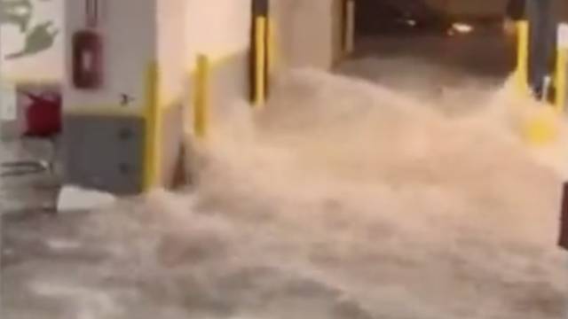 Katastrofalna poplava u Floridi: Kao da im je rijeka ušla u garažu