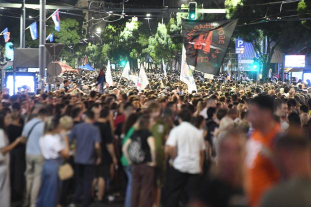 Beograd: Komemorativna šetnja povodom 10 mjeseci od pada nadstrešnice na željezničkoj stanici u Novom Sadu