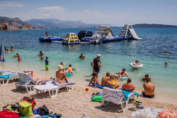 Kaštel Stafilić: Gužva na plaži Gabine