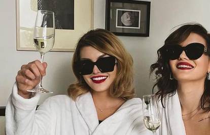 Ogrtač i čaša šampanjca: Ella Dvornik pokazala kako uživa