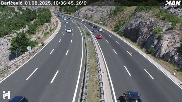 FOTO Kreće udarni vikend, kod Lučkog se zagužvalo: Kolone su prema moru, vozi se usporeno