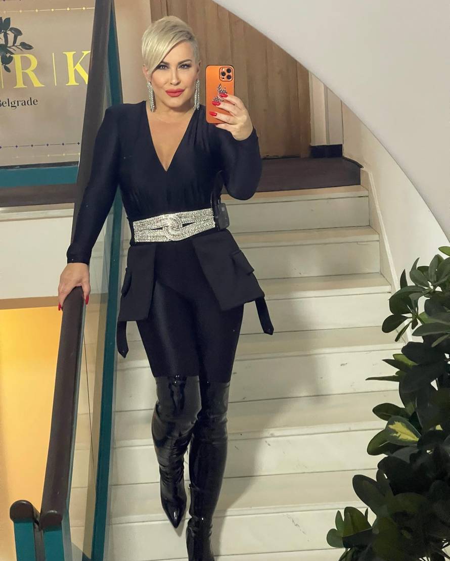 Prije koncerta u Puli za doček Nove 2024., Indira Levak i Vojko V uživali zajedno u restoranu