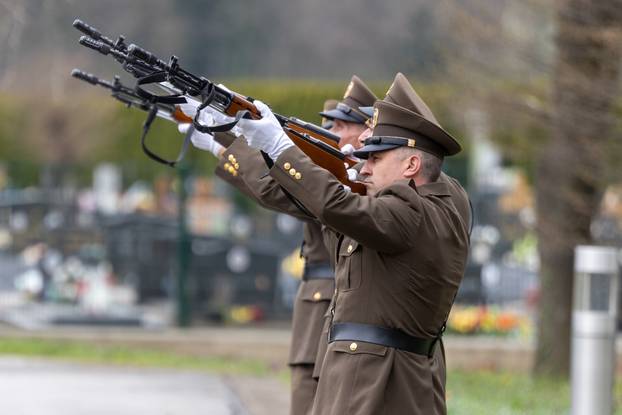 Vukovar: Posljednji ispraćaj i ukop identificiranih posmrtnih ostataka hrvatskog branitelja iz Domovinskog rata Stjepana Patka 
