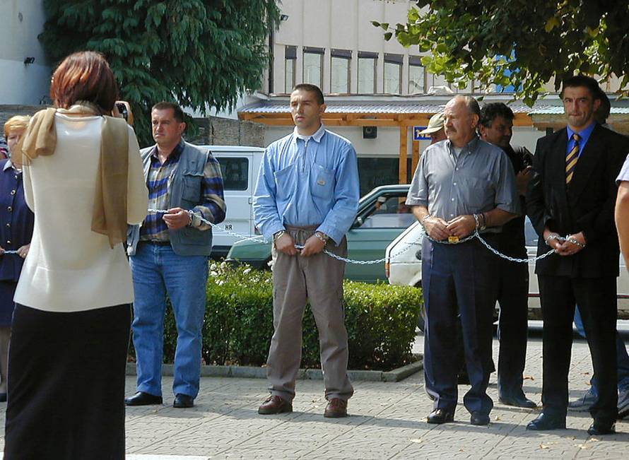 Pisao podršku Račanu, a zbog Mirka Norca se vezao lancima