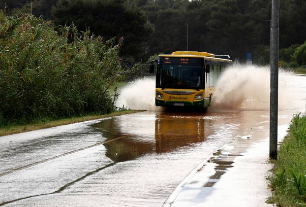 Potopljene ulice Medulina nakon jakog nevremena