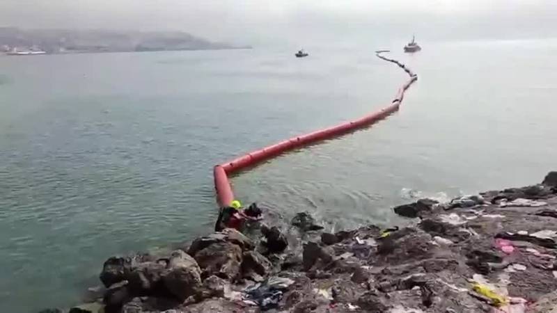 VIDEO Španjolci postavljaju plutajuću barijeru na moru nakon migrantskog proboja