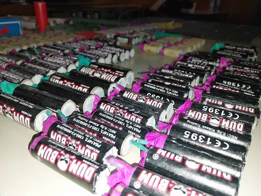 FOTO Kod dvojice maloljetnika u Zagrebu pronašli gotovo tisuću komada opasne pirotehnike