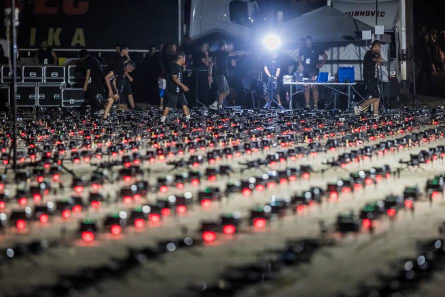 Vukovar.  1600 dronova nakon završetka Koncerta. 